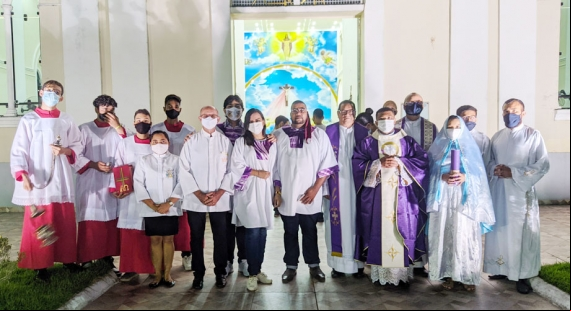 PADRE MANOEL TEODORO CELEBRA SUA PRIMEIRA MISSA NA IGREJA MATRIZ DE IRITUIA