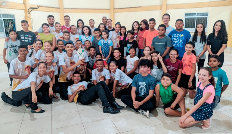 REUNIÃO COM CRIANÇAS E ADOLESTENTES QUE DESEJAM SER COROINHAS