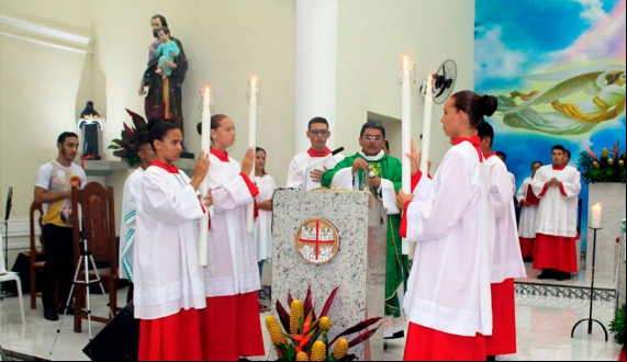 PADRE BRUNO FARIAS PRESIDE A SANTA MISSA DA SEGUNDA NOITADA DO CÍRIO 2022
