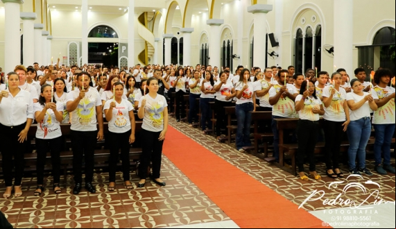 PARÓQUIA DE IRITUIA CELEBRA O SACRAMENTO DA CRISMA PARA 235 PESSOAS