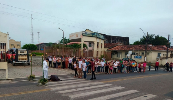 CELEBRAÇÃO DA SEXTA-FEIRA DA PAIXÃO INICIA COM CAMINHADA PENITENCIAL